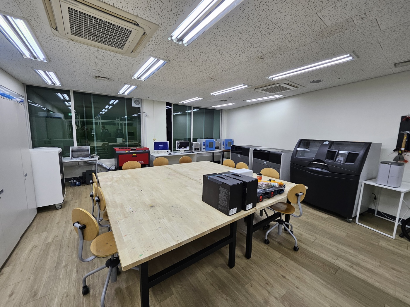 메이커스원 장비후가공실